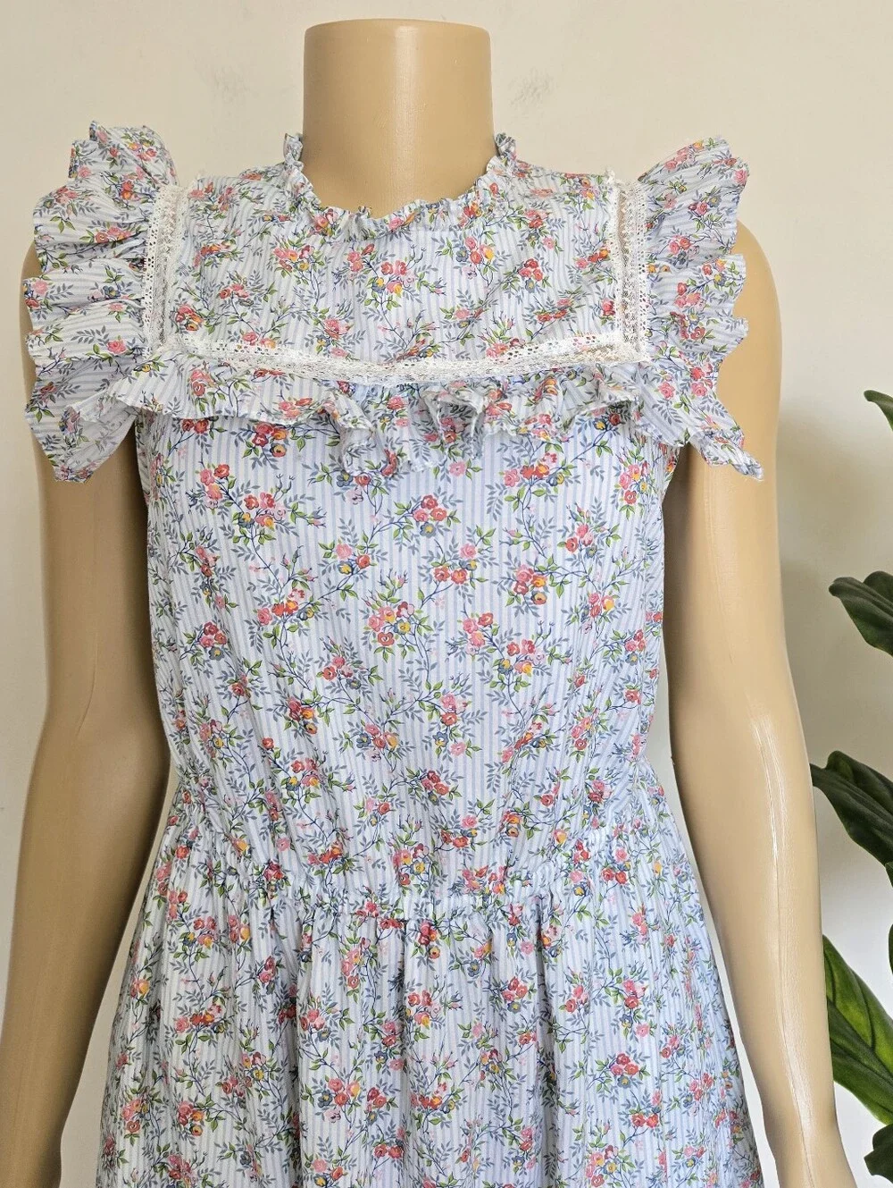 J. CREW Tiered ruffle dress in Liberty Winding Roses Size S Multicolor Women's